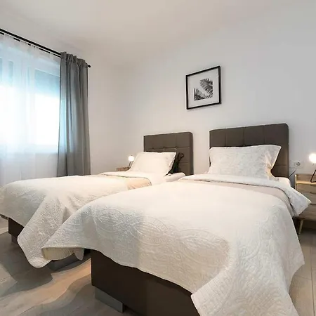 Adrijana 1 Apartment *